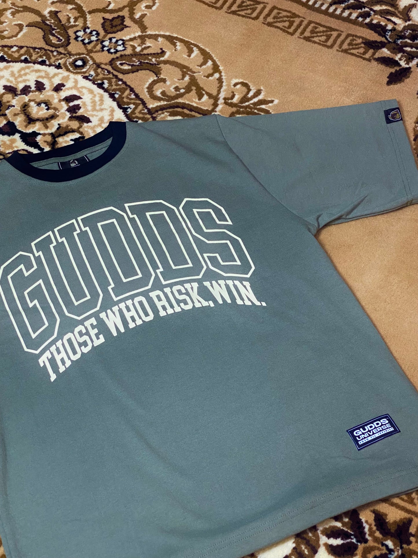 GUDDS UNIVERSE - "RISK & WIN" GRAPHIC TEE