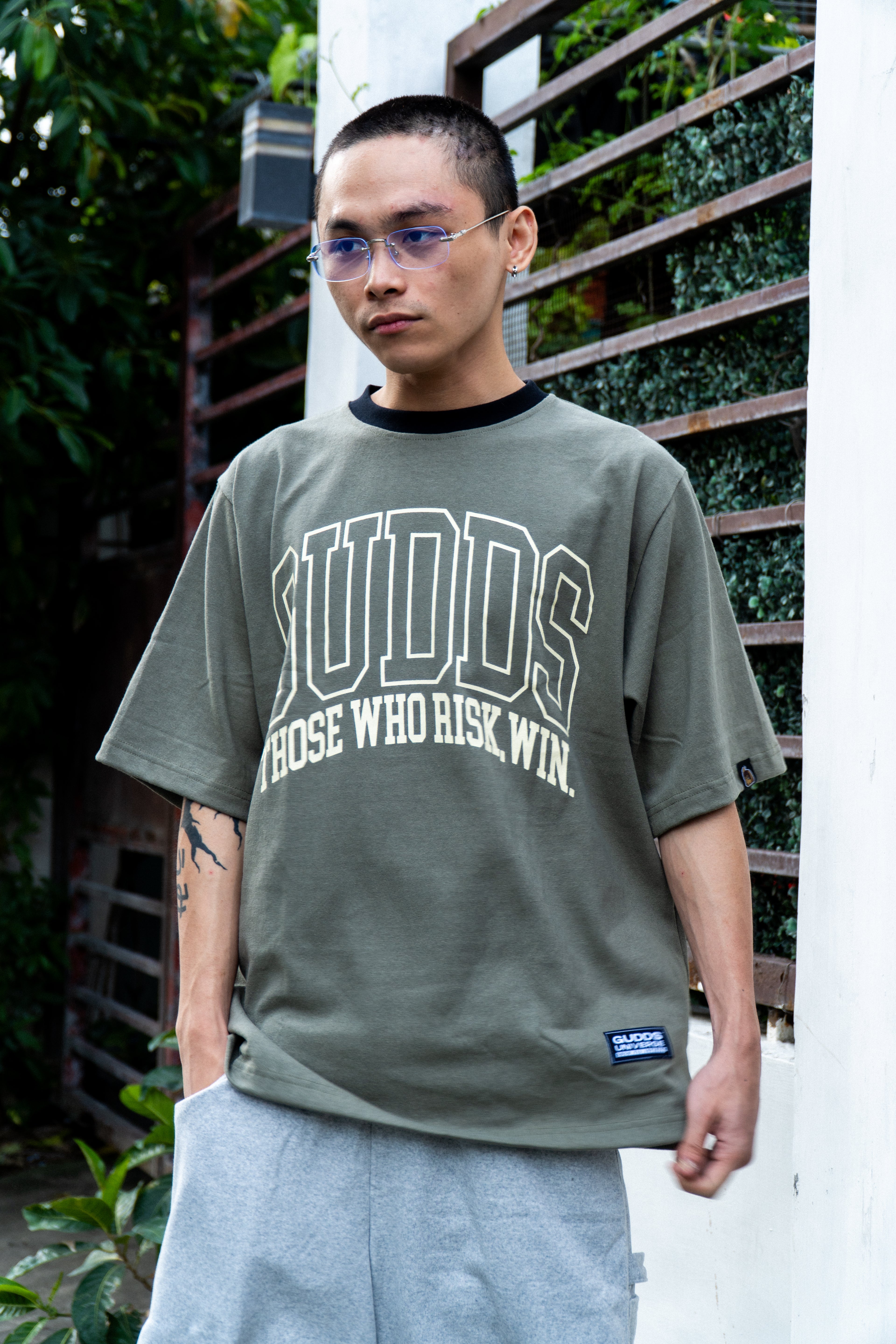 GUDDS UNIVERSE - "RISK & WIN" GRAPHIC TEE