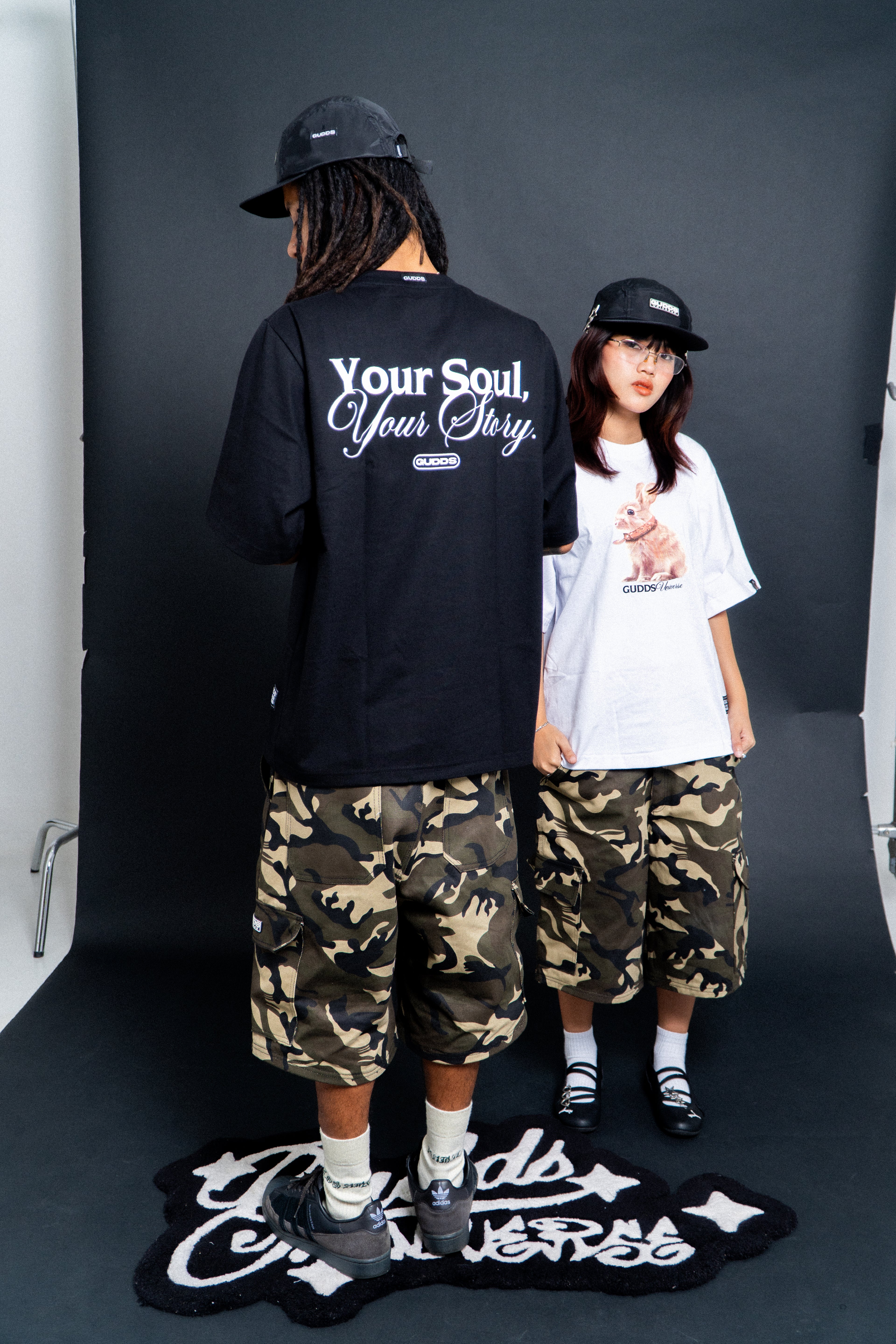 “BUNNY SCARF” GRAPHIC TEE