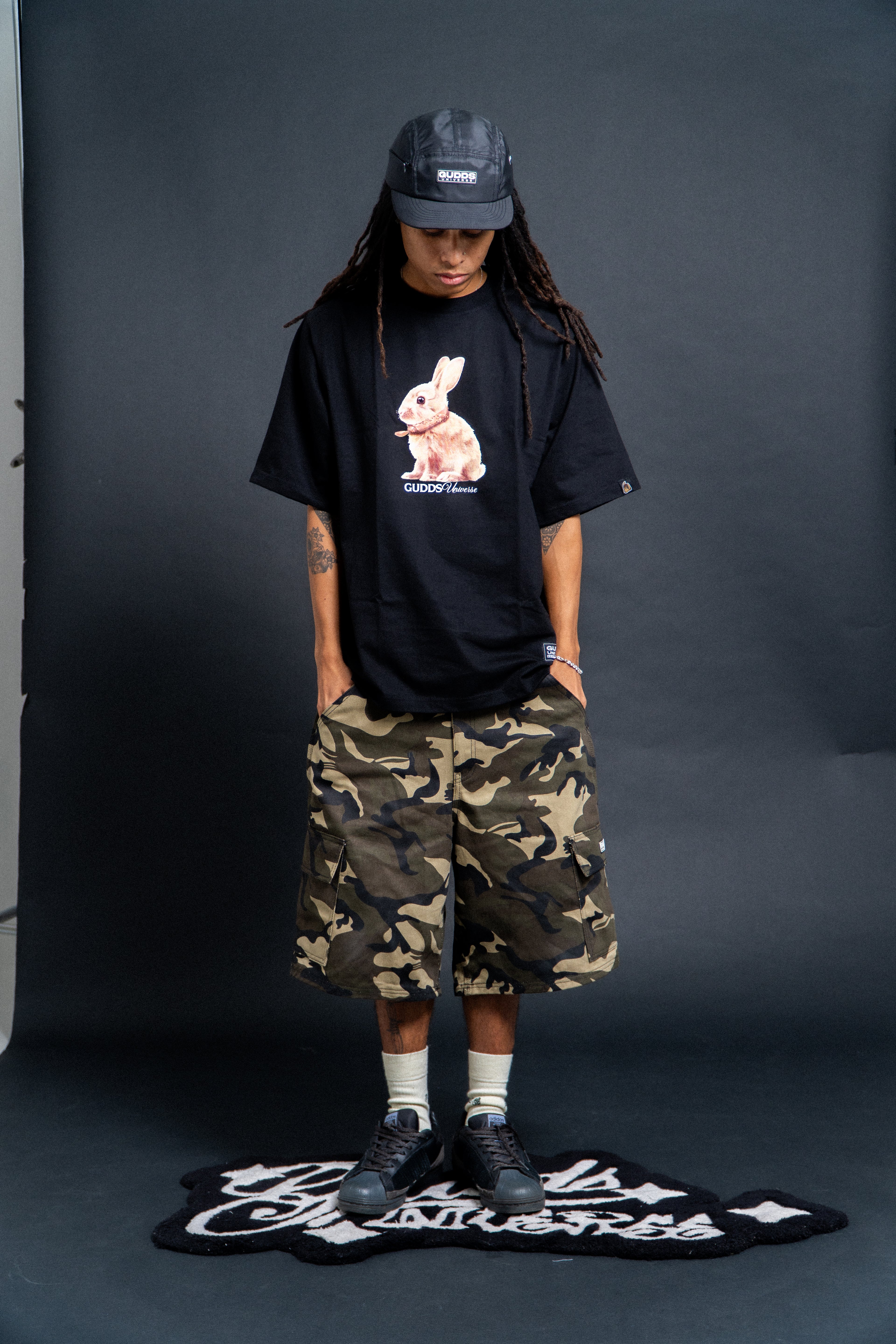 “BUNNY SCARF” GRAPHIC TEE