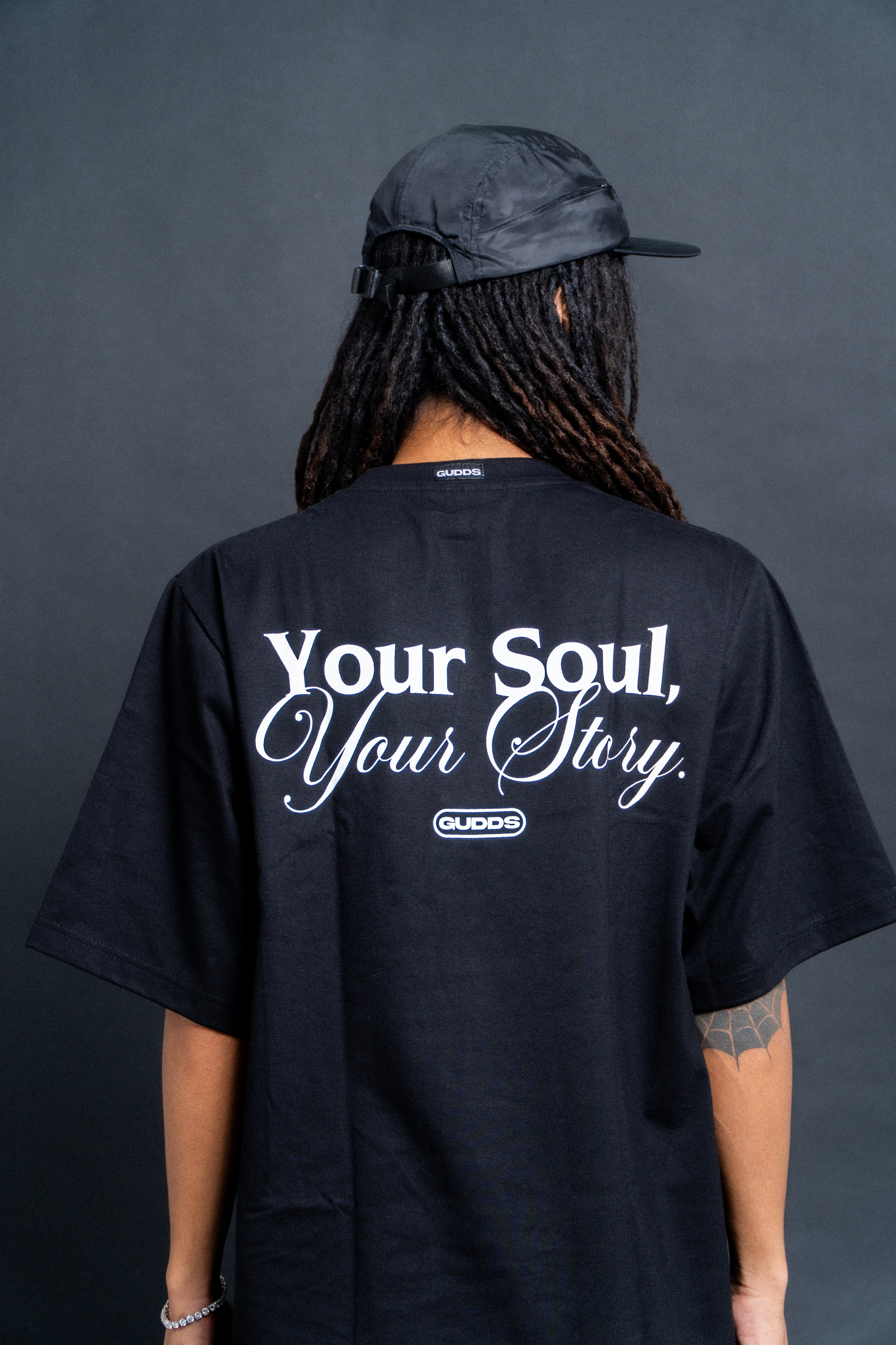 “BUNNY SCARF” GRAPHIC TEE