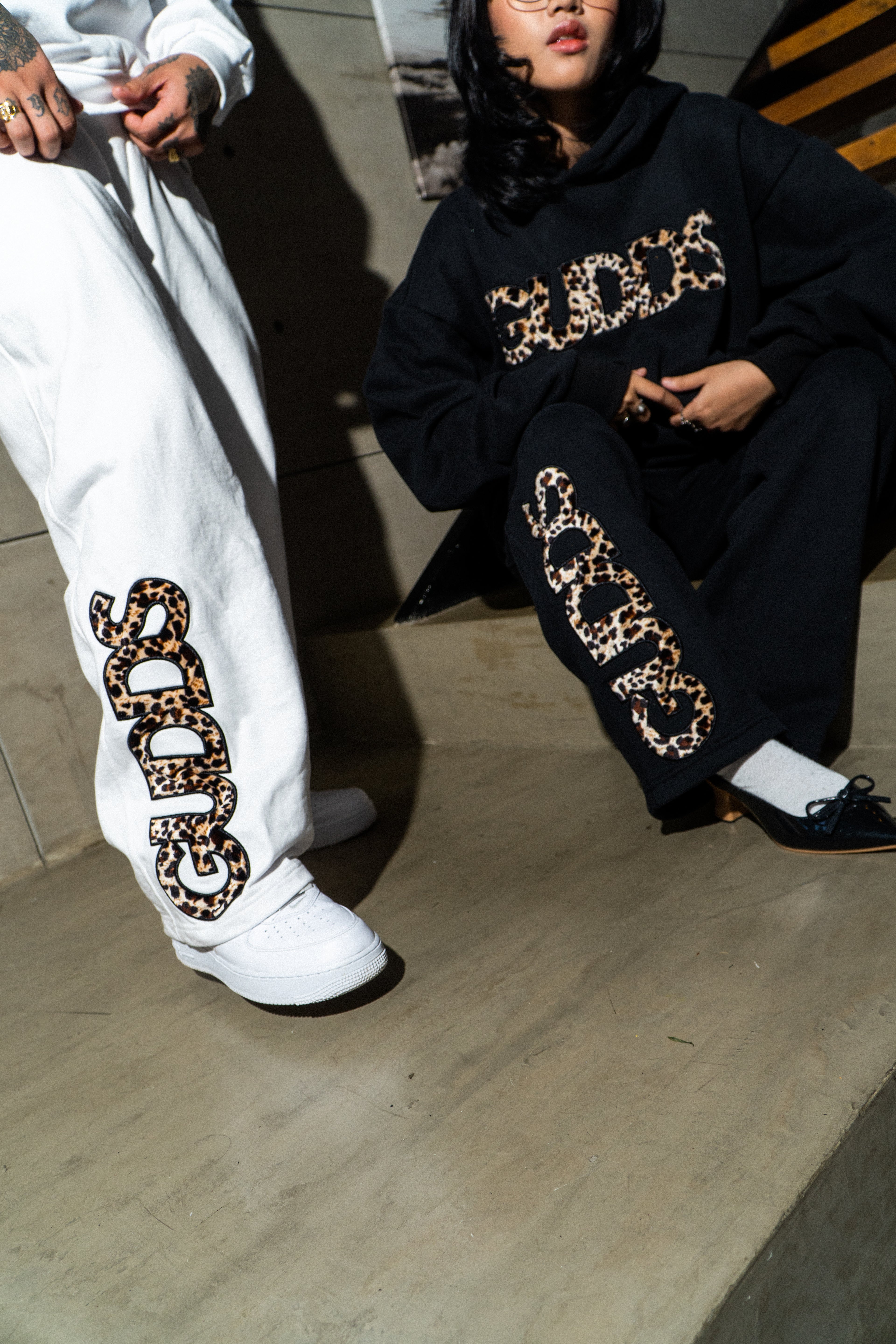 “SPELL OUT” BAGGY SWEATPANTS