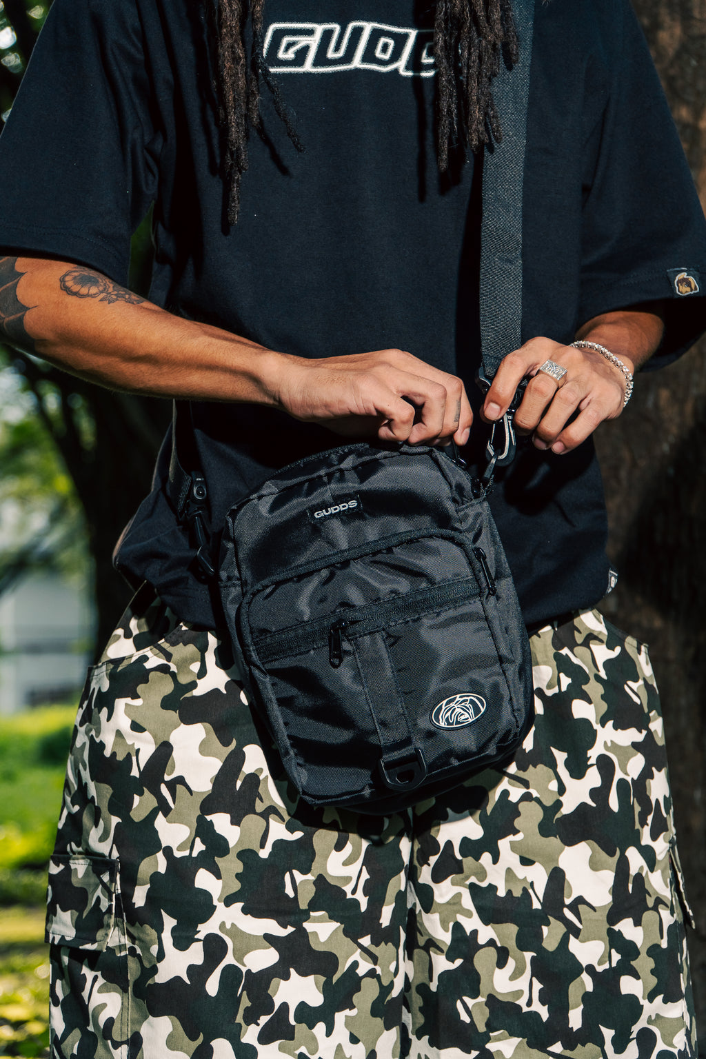 “MULTI POCKET” SLING BAG