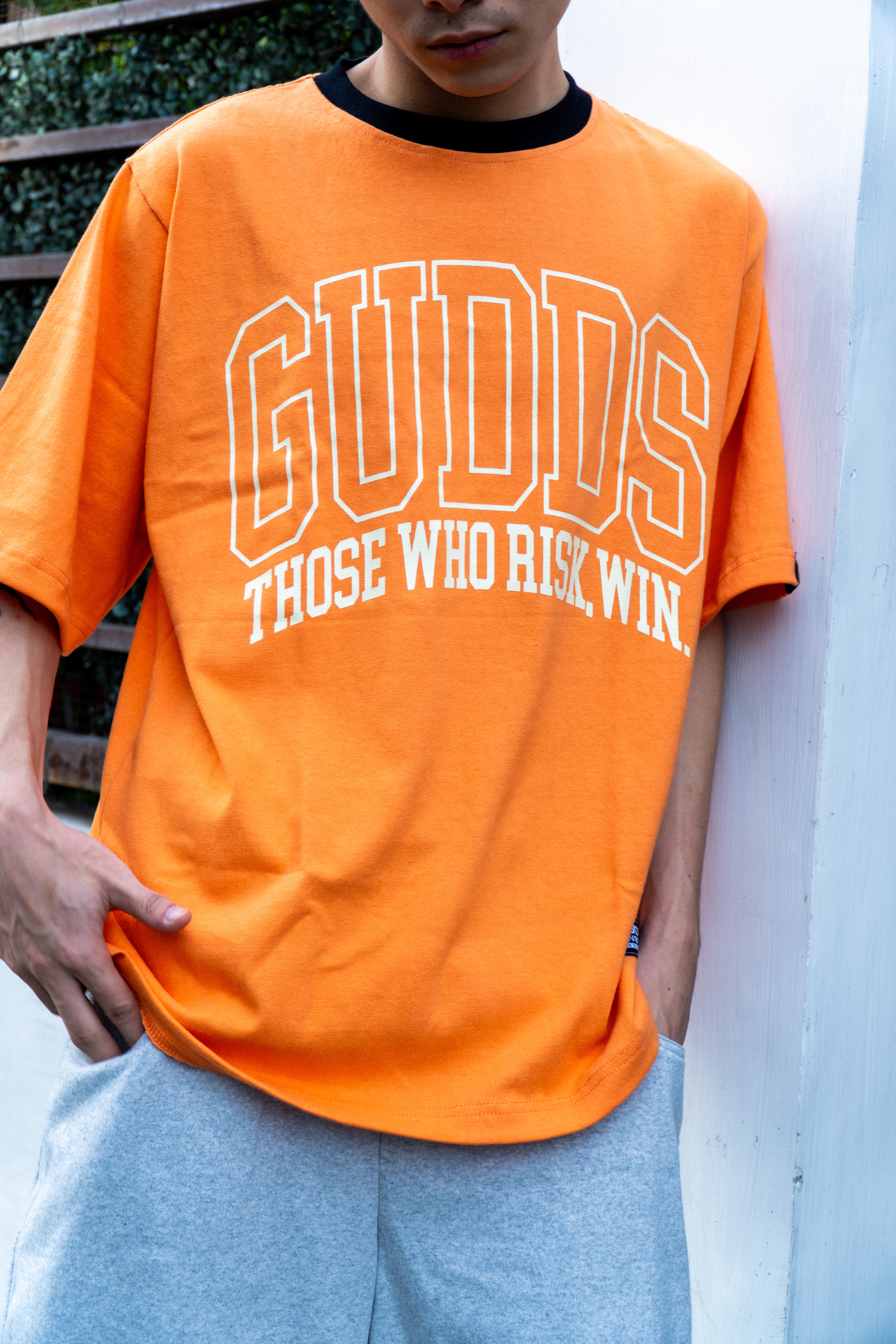 GUDDS UNIVERSE - "RISK & WIN" GRAPHIC TEE