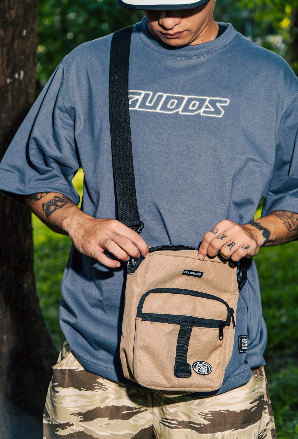 “MULTI POCKET” SLING BAG