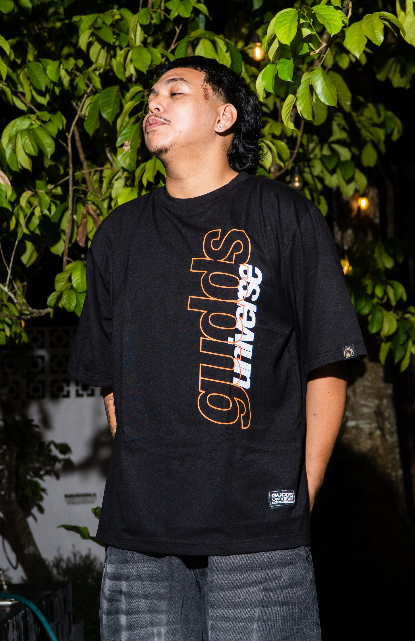 GUDDS UNIVERSE - “VERTICAL SCRIPT” GRAPHIC TEE