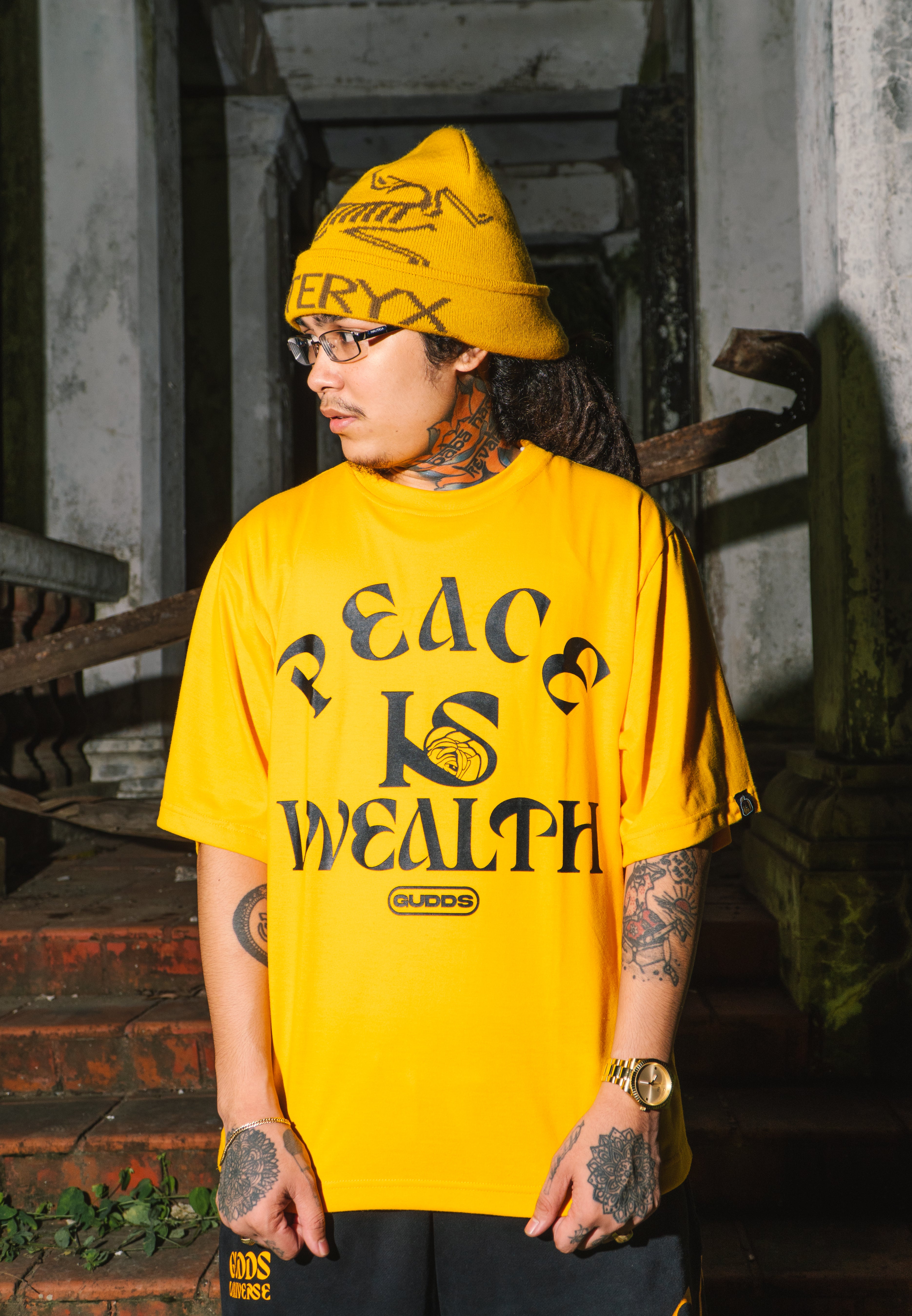 “PEACE IS WEALTH” GRAPHIC TEE