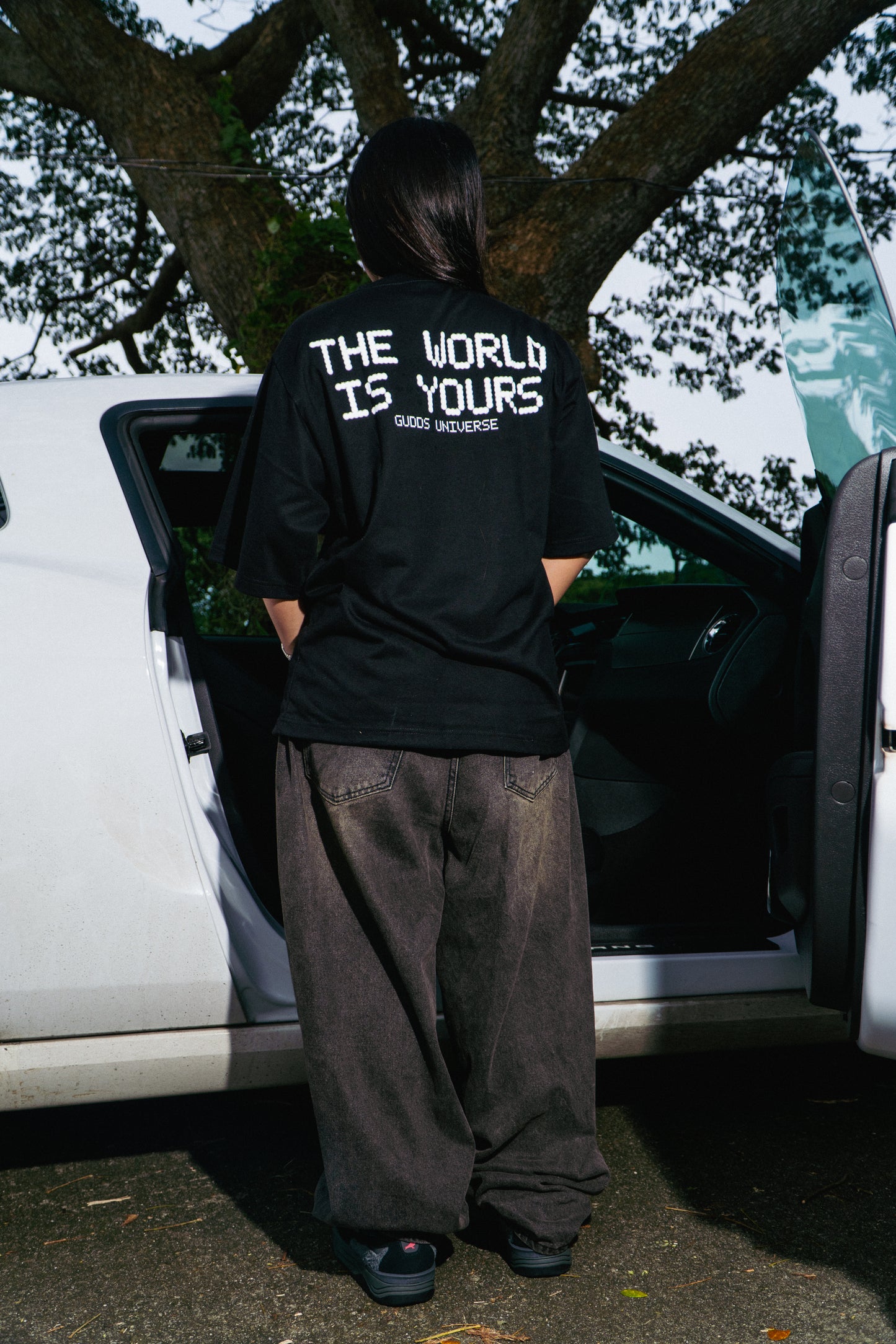 GUDDS UNIVERSE - “CARROT BLIMP” GRAPHIC TEE