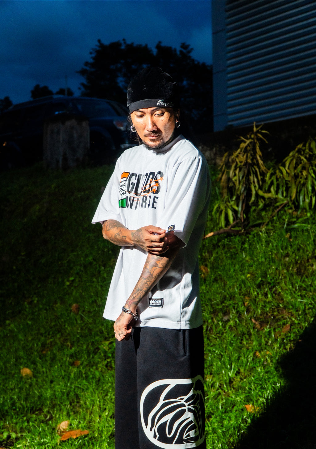 “LEAGUE” GRAPHIC TEE