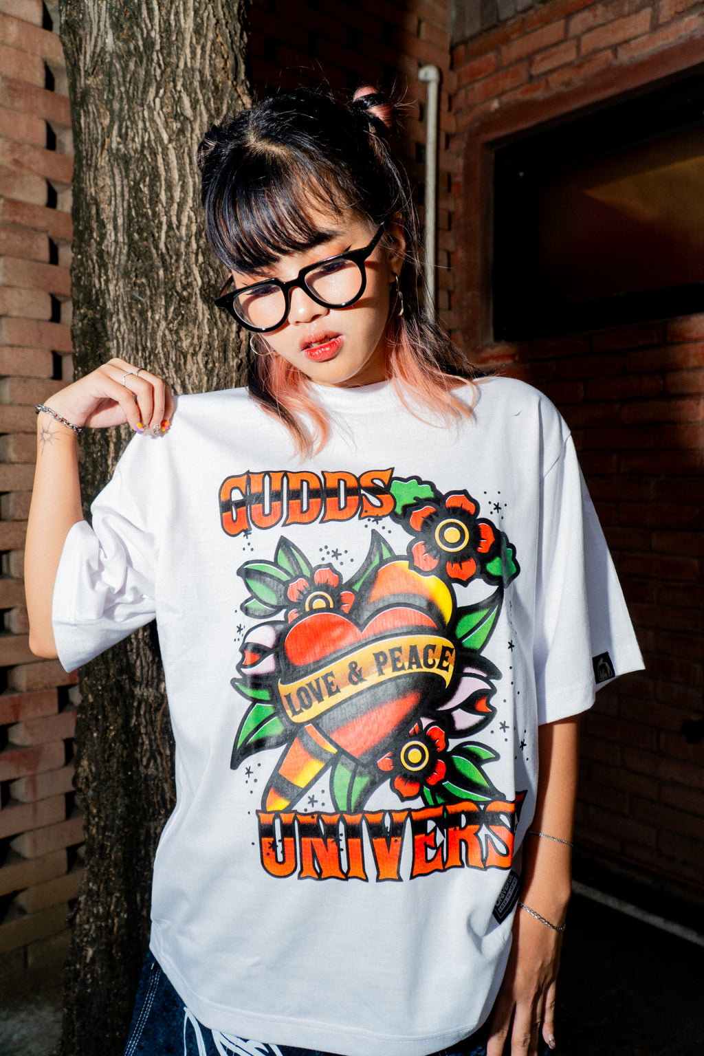 GUDDS UNIVERSE - "CARROT TRAD" GRAPHIC TEE
