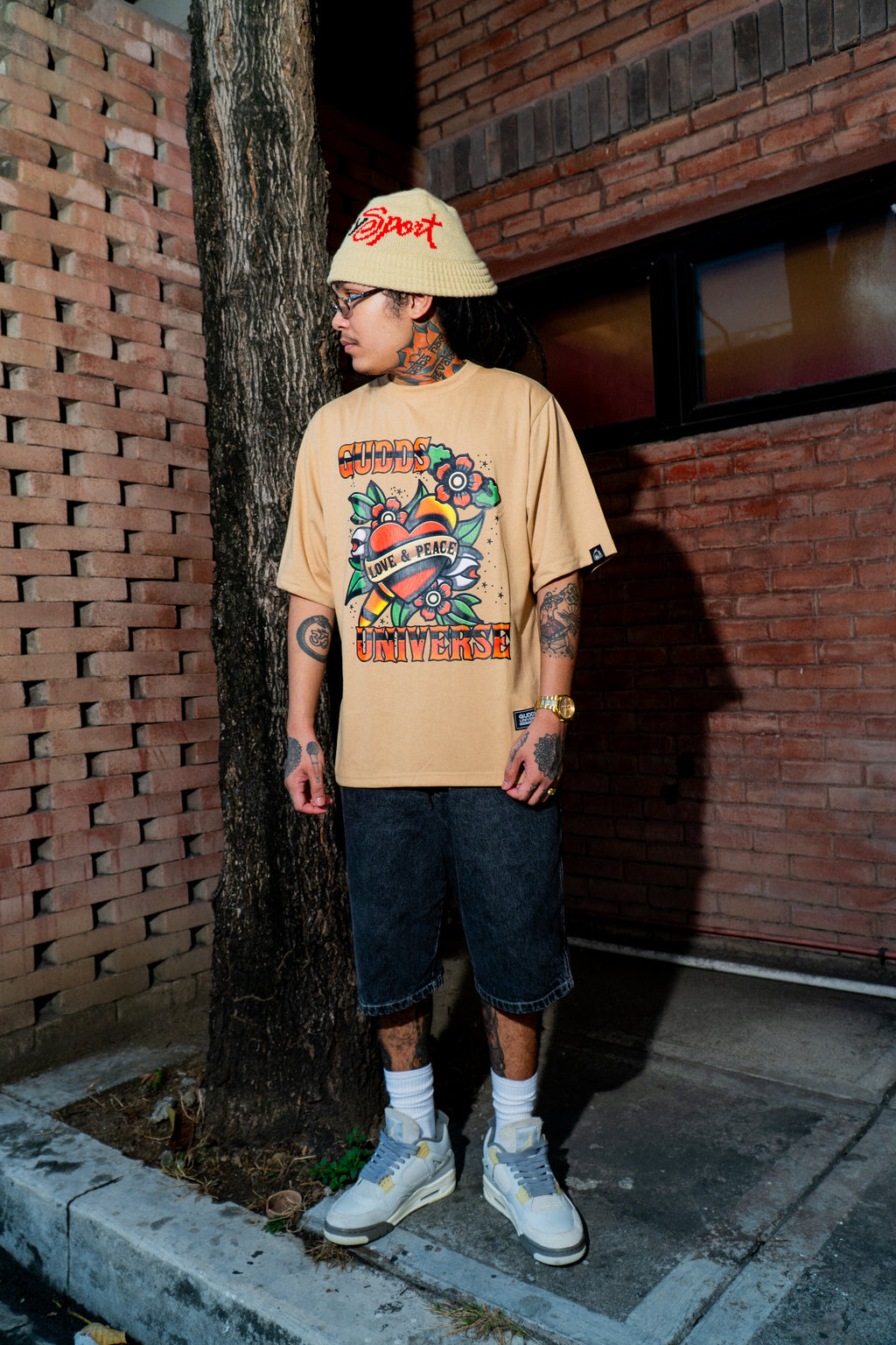 GUDDS UNIVERSE - "CARROT TRAD" GRAPHIC TEE