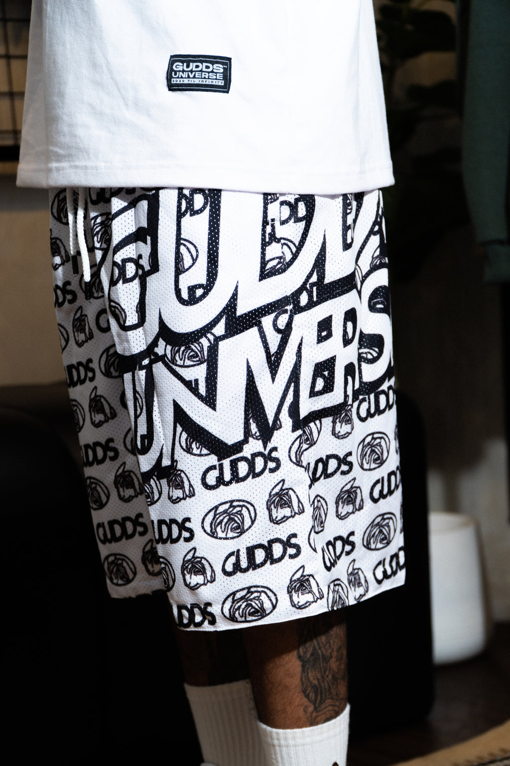 “OVAL SCRIPT” MESH SHORT