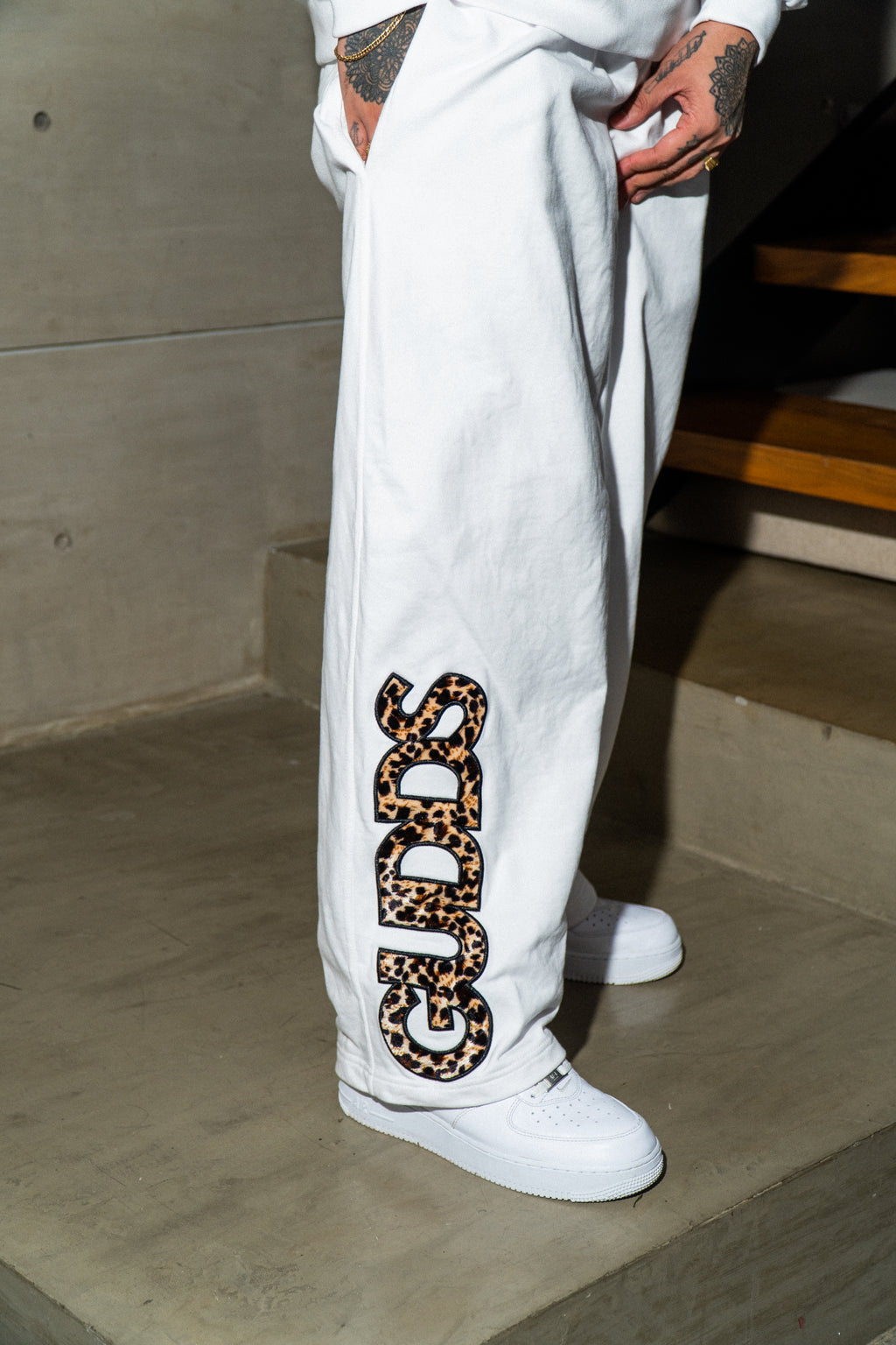 “SPELL OUT” BAGGY SWEATPANTS