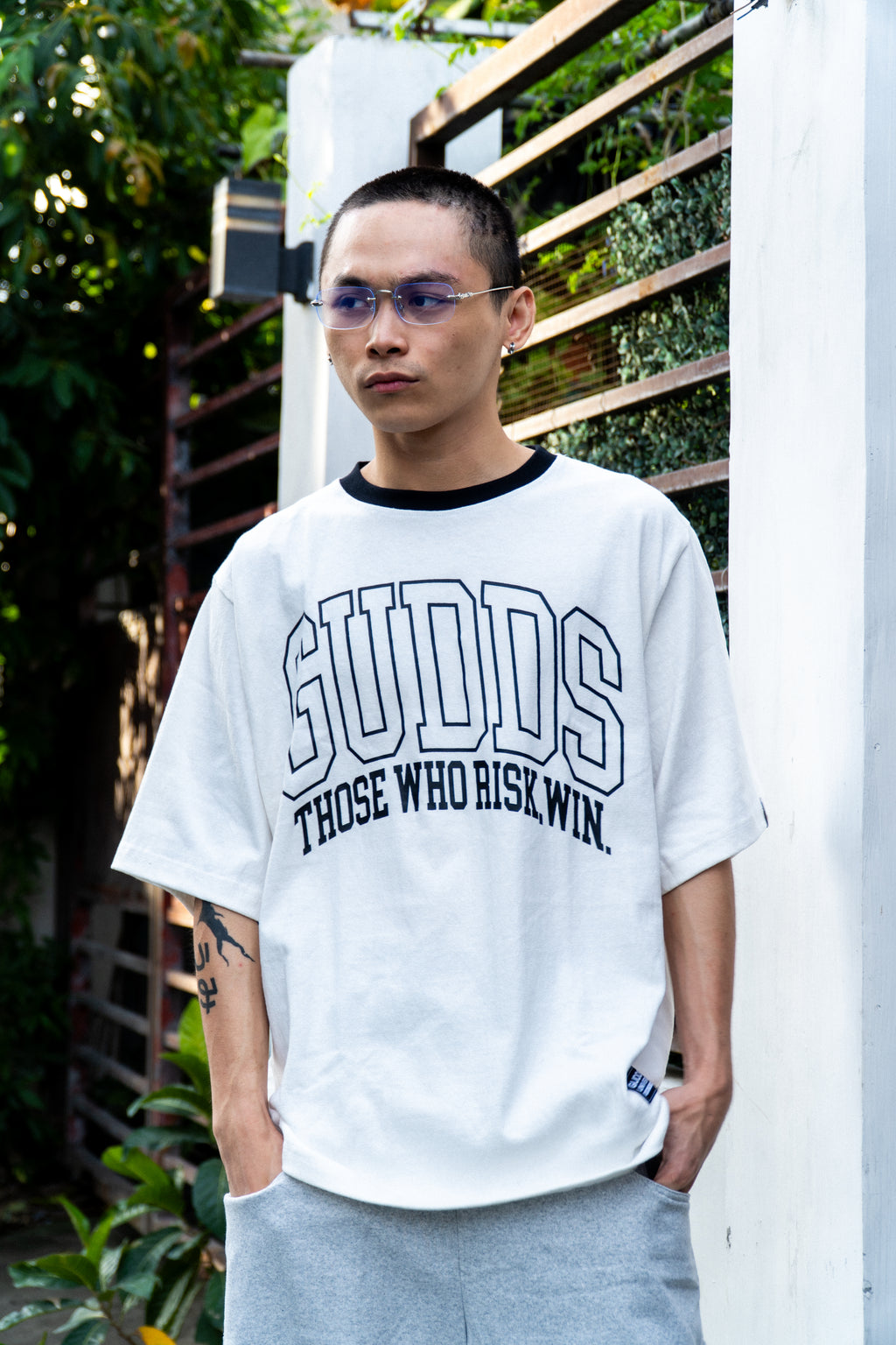 GUDDS UNIVERSE - "RISK & WIN" GRAPHIC TEE