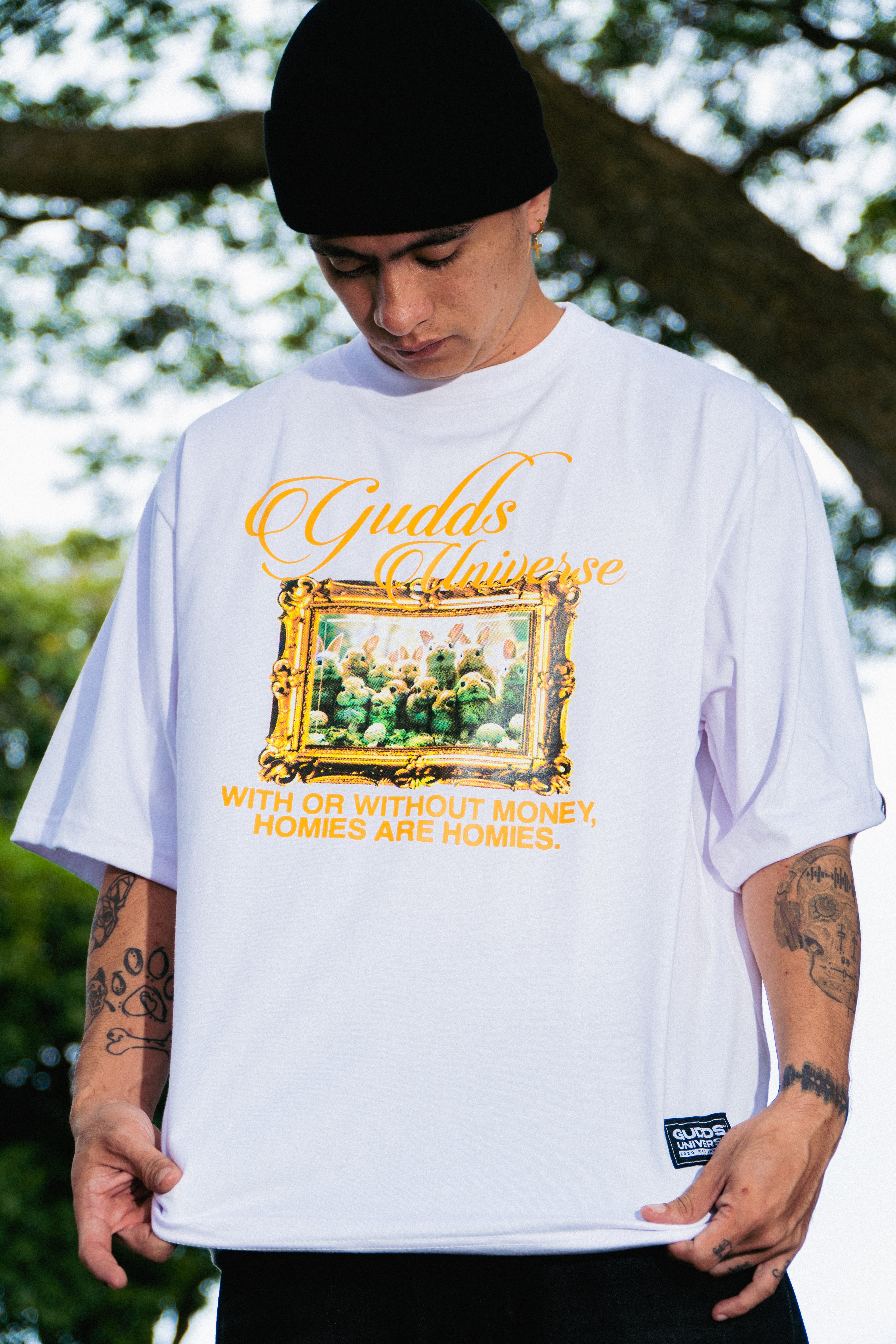 “HOMIES ARE HOMIES” GRAPHIC TEE