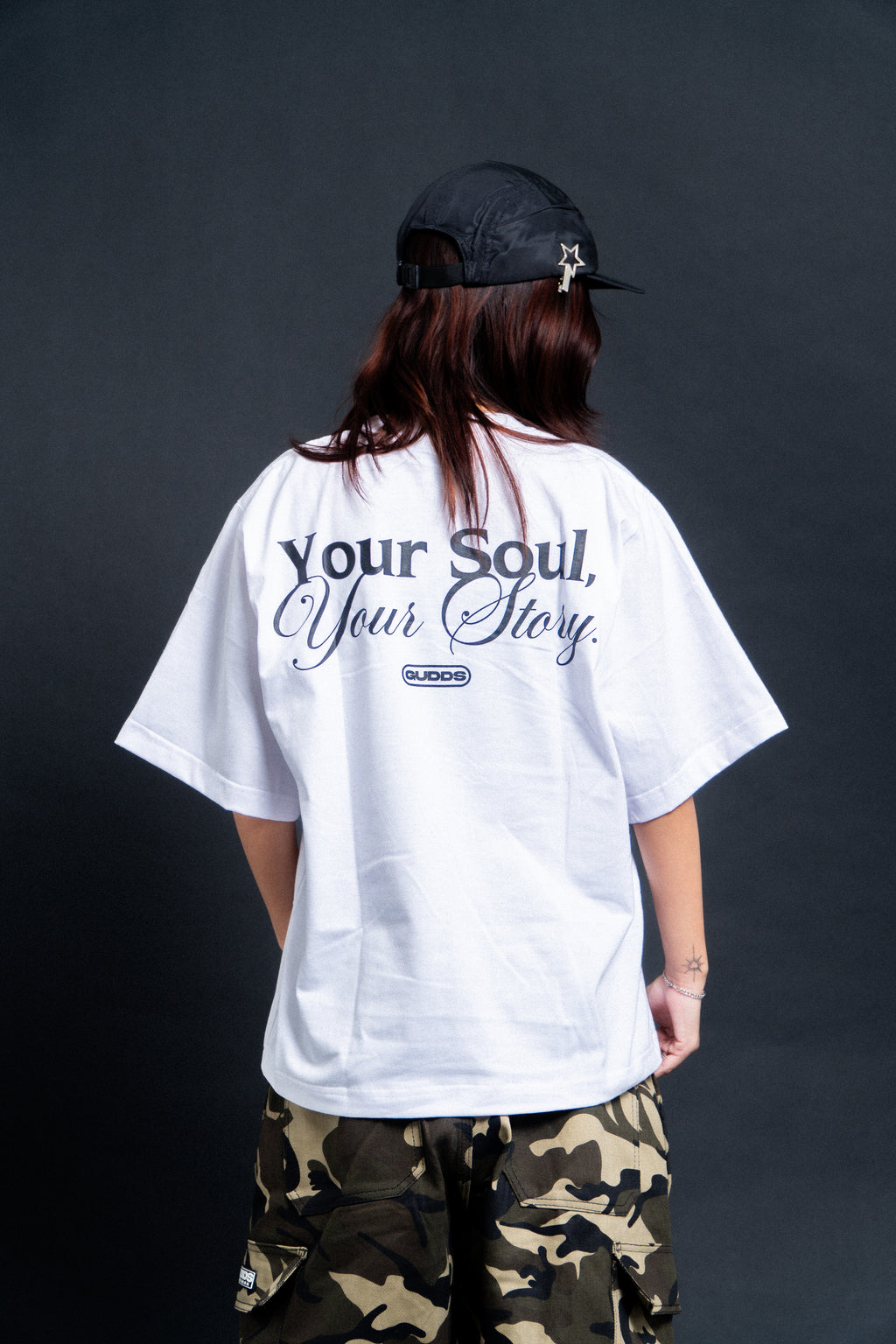 “BUNNY SCARF” GRAPHIC TEE