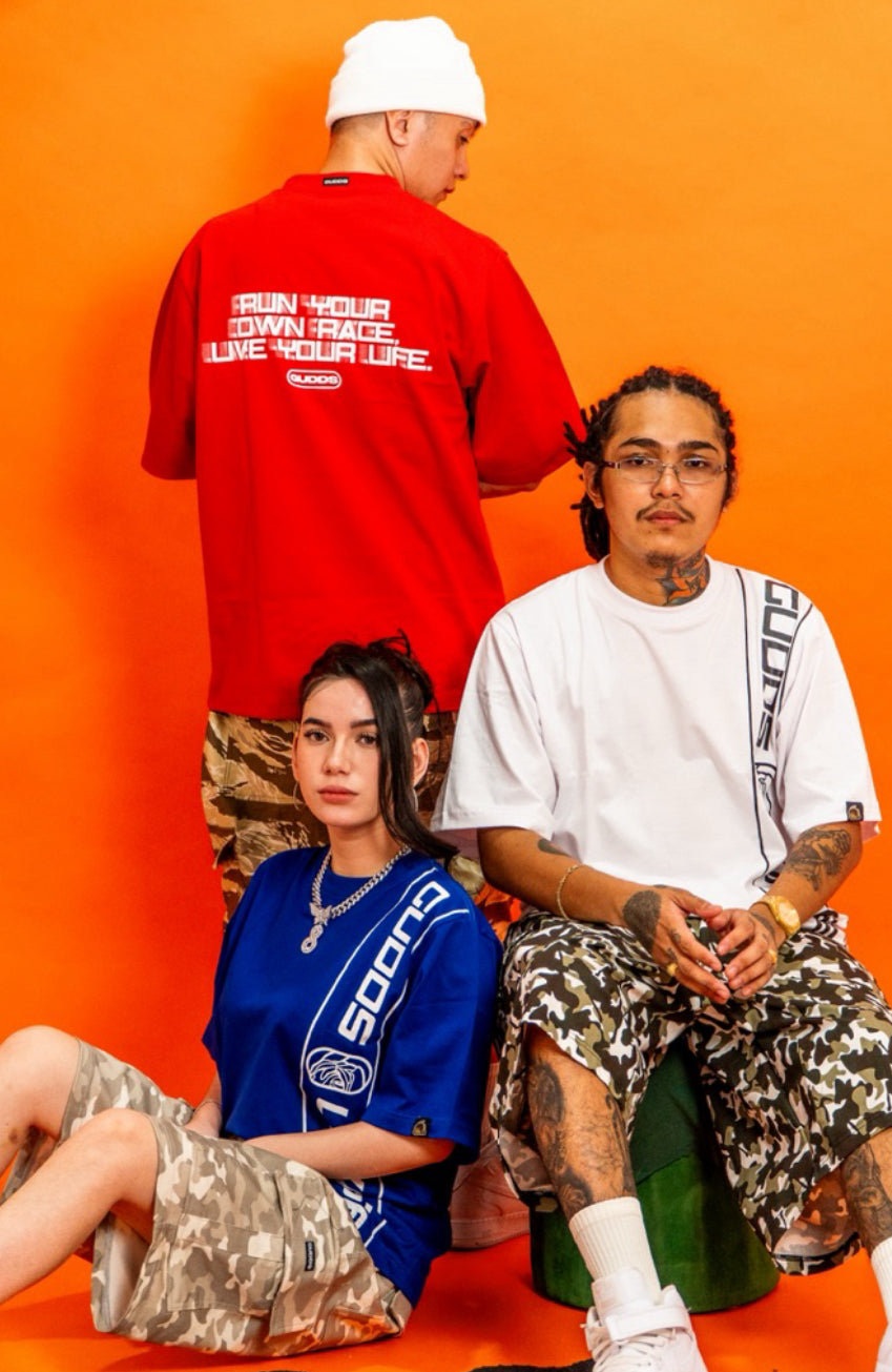 “RACE TEE” GRAPHIC TEES