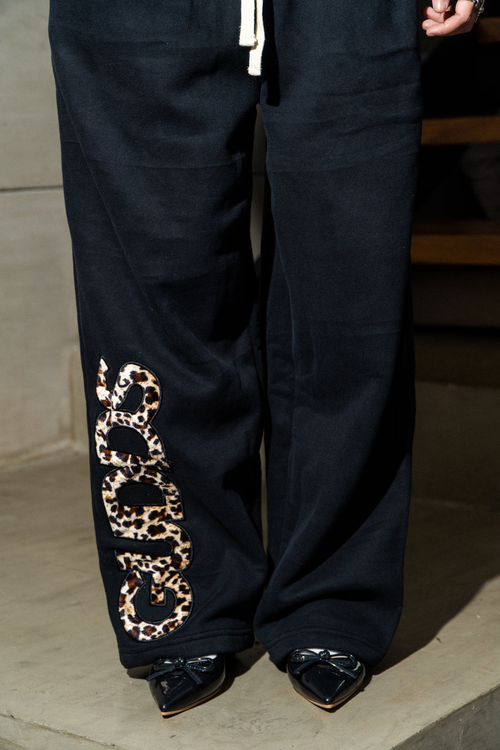 “SPELL OUT” BAGGY SWEATPANTS