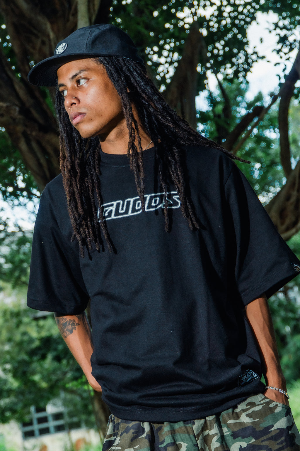 “GLOW TEE” GRAPHIC TEES