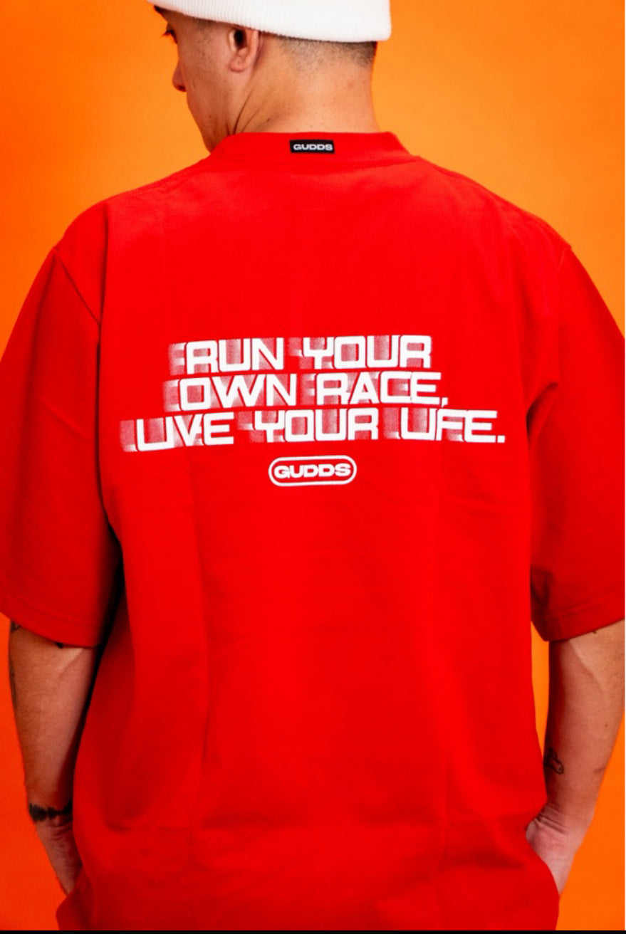 “RACE TEE” GRAPHIC TEES