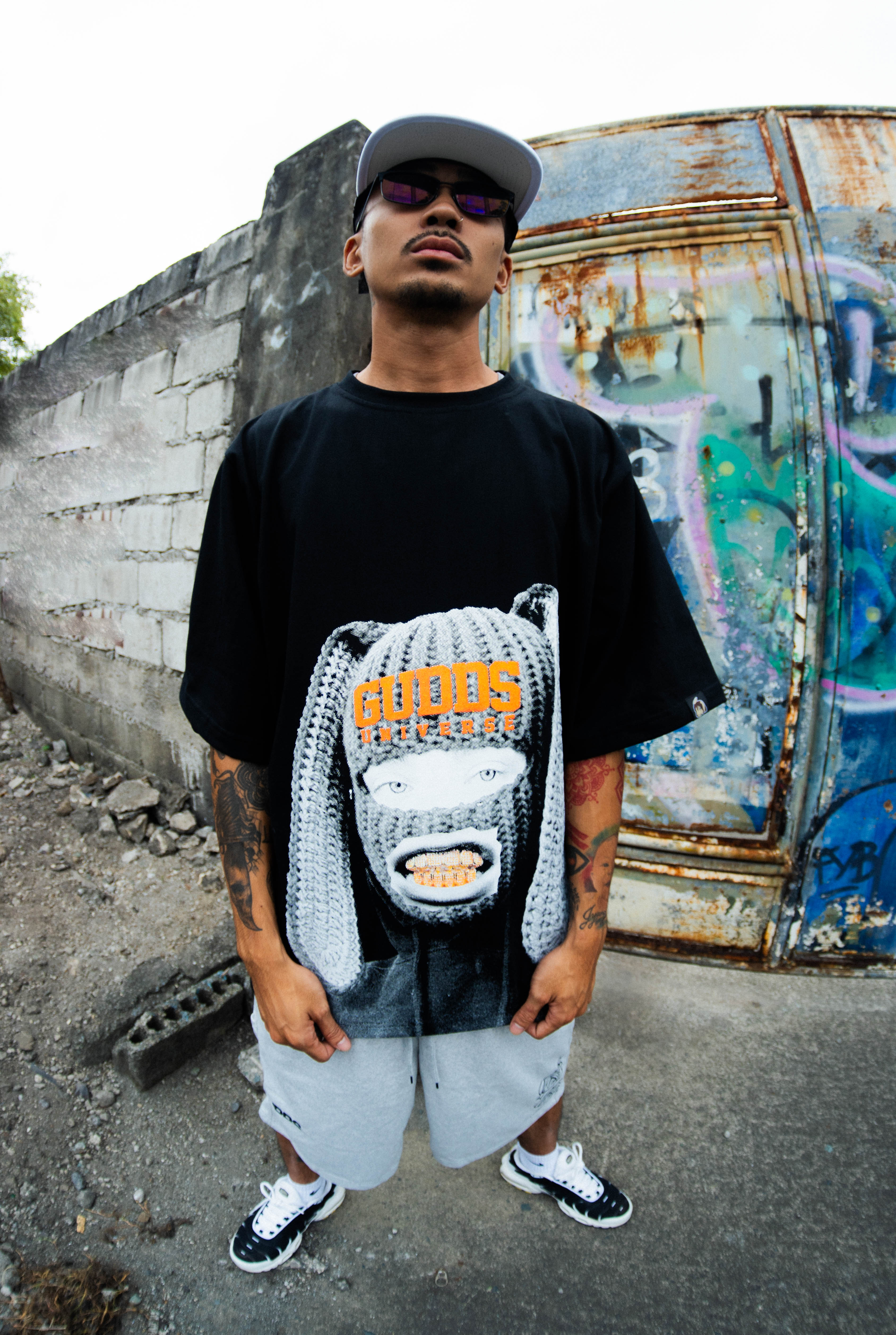 GUDDS "SKI BUNNY GRILLZ" TEE