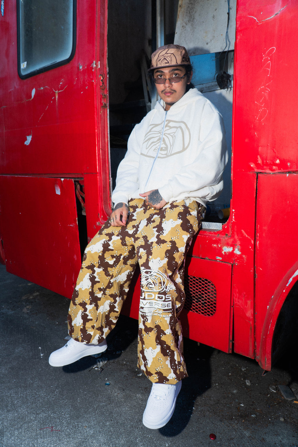 GUDDS - "EXCLUSIVE CAMO" PARACHUTE PANTS