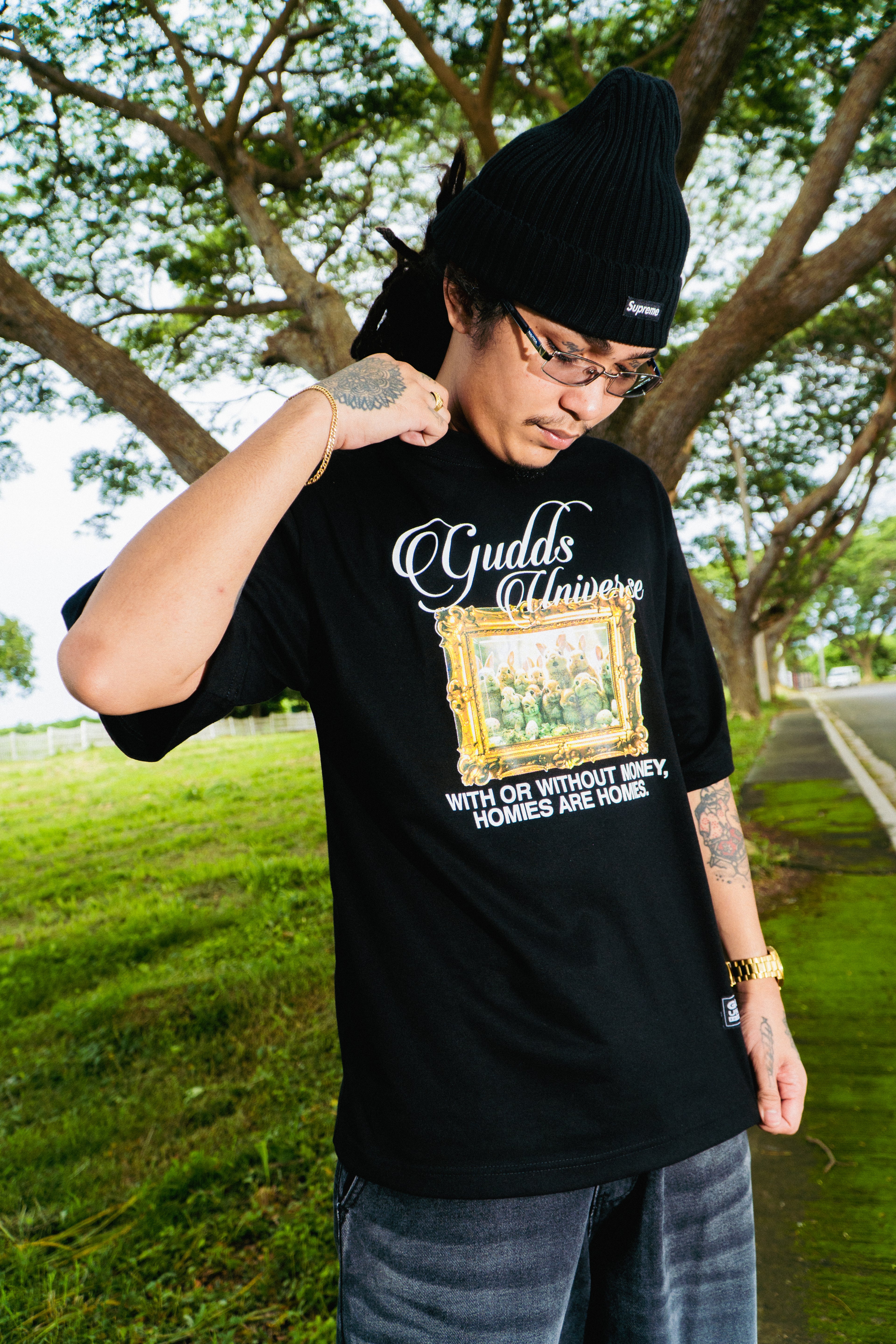 “HOMIES ARE HOMIES” GRAPHIC TEE