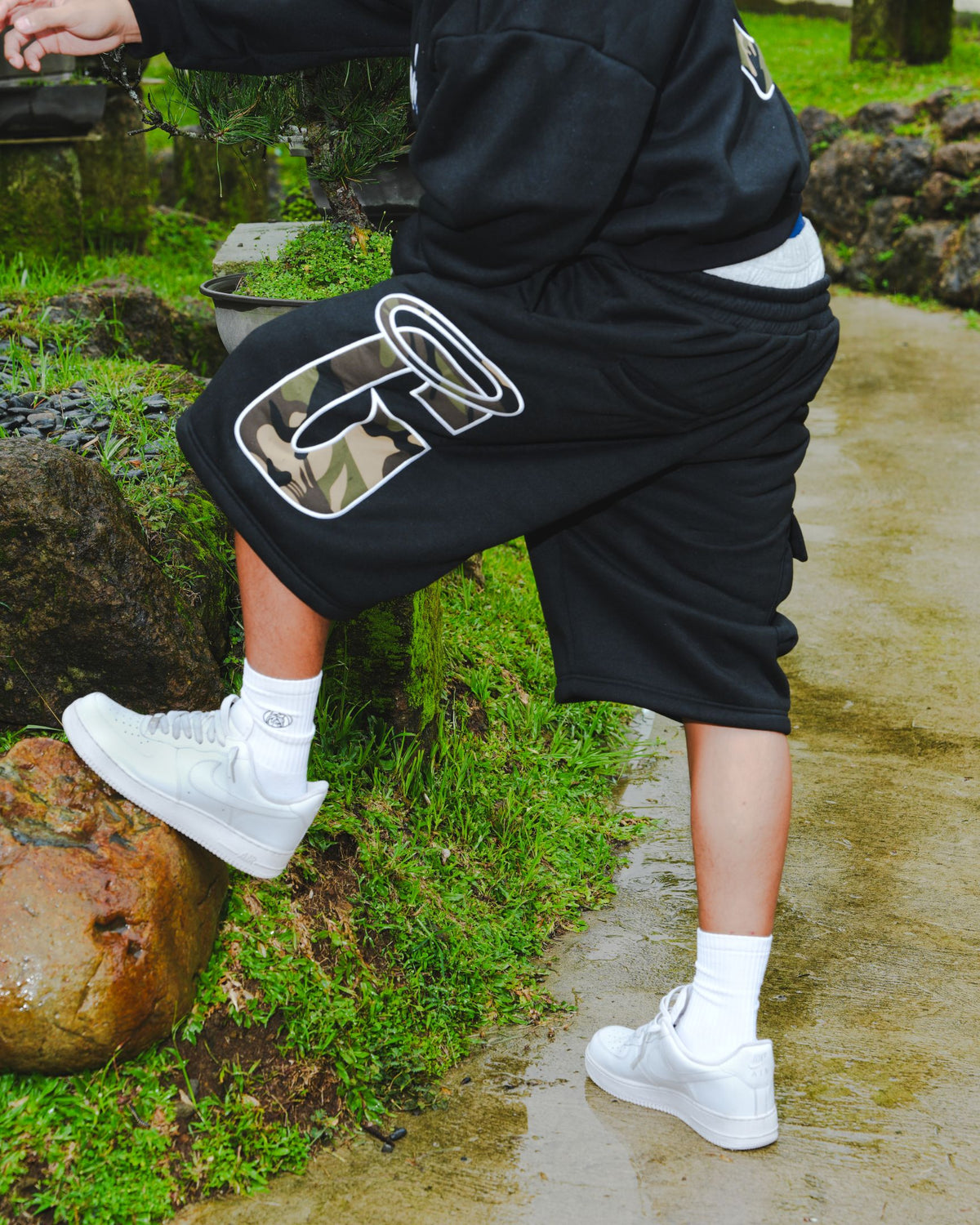 G APPLIQUE CARGO SHORTS