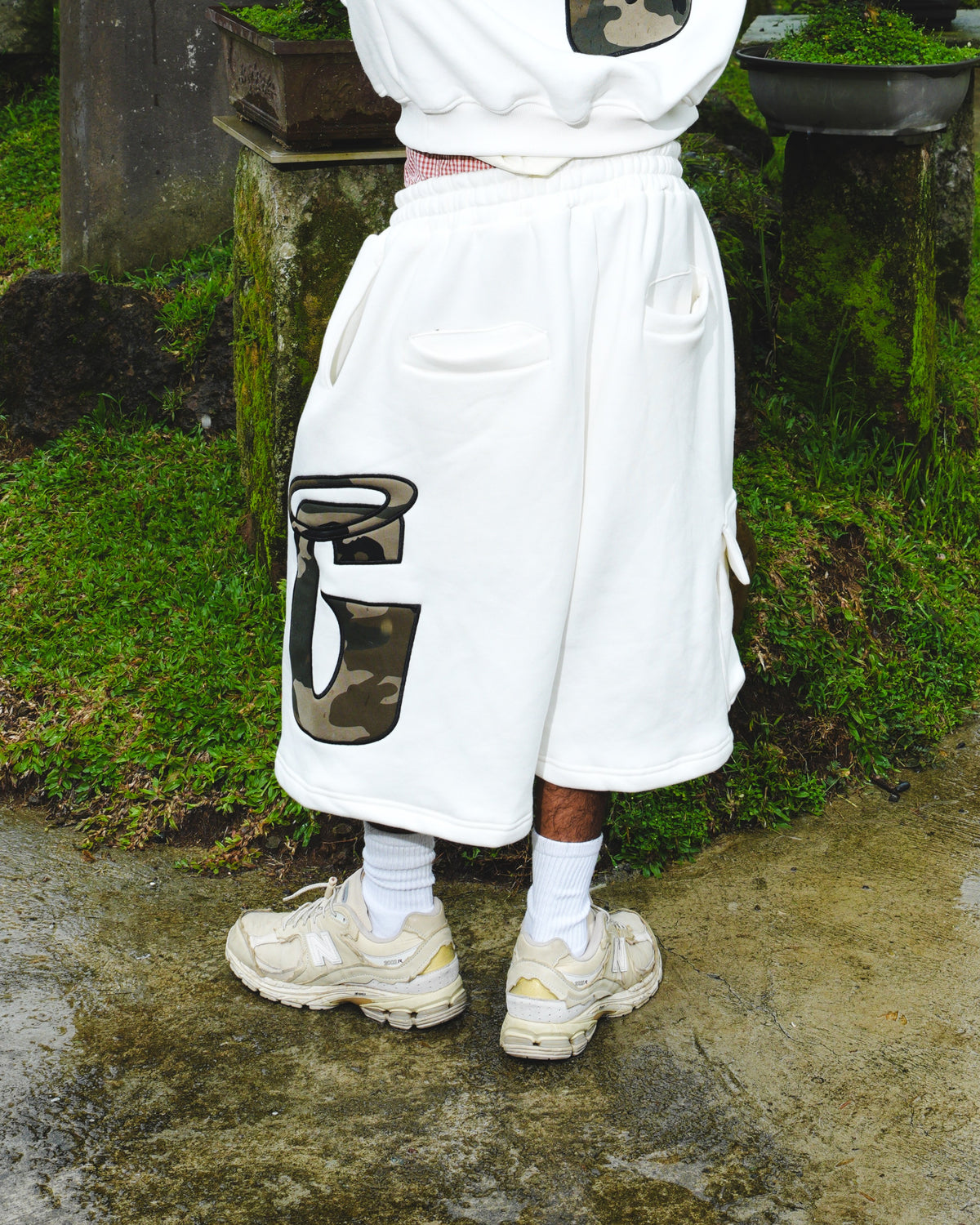 G APPLIQUE CARGO SHORTS