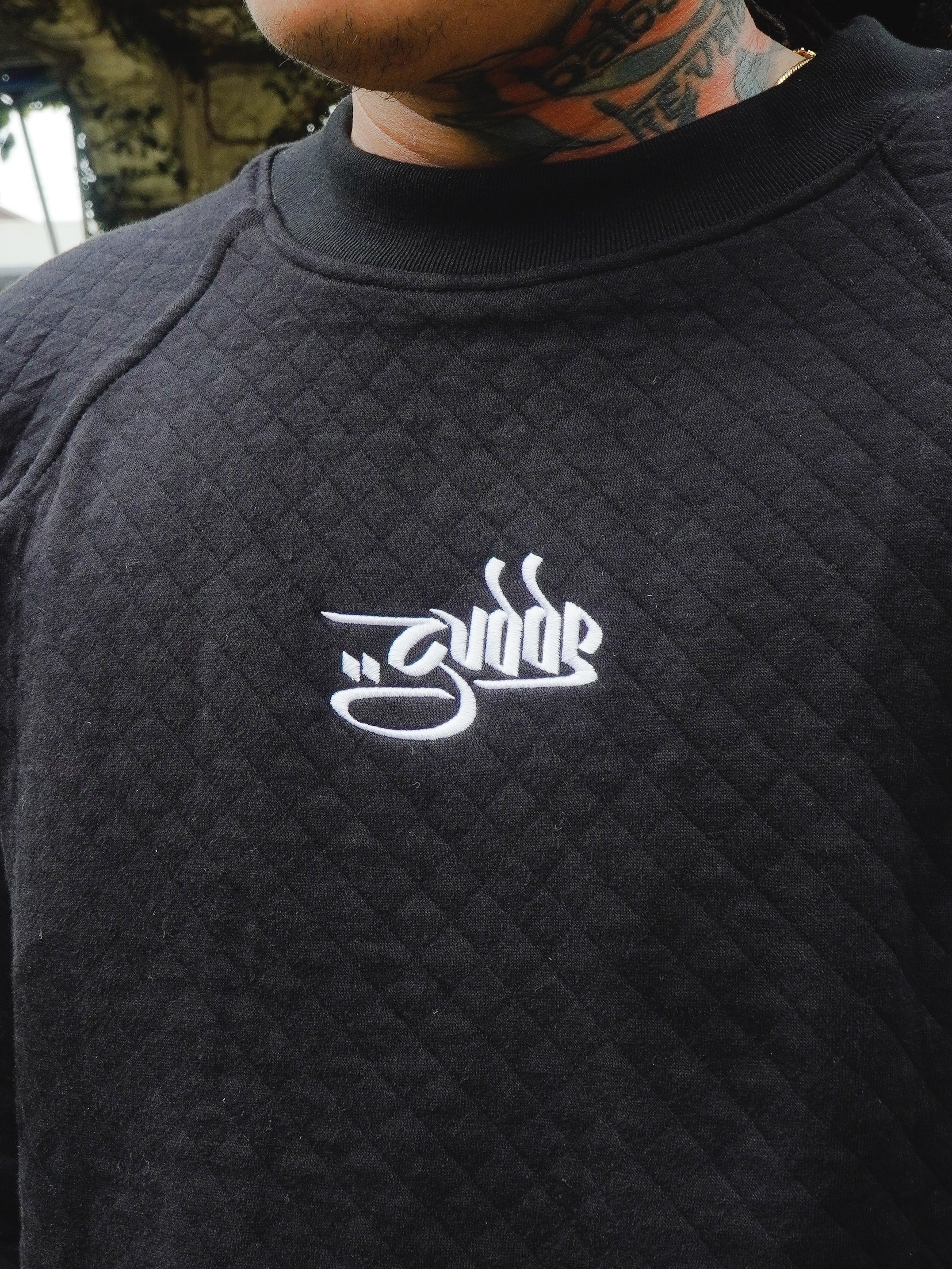 EMBROIDERED DIAMOND CUT LONGSLEEVES