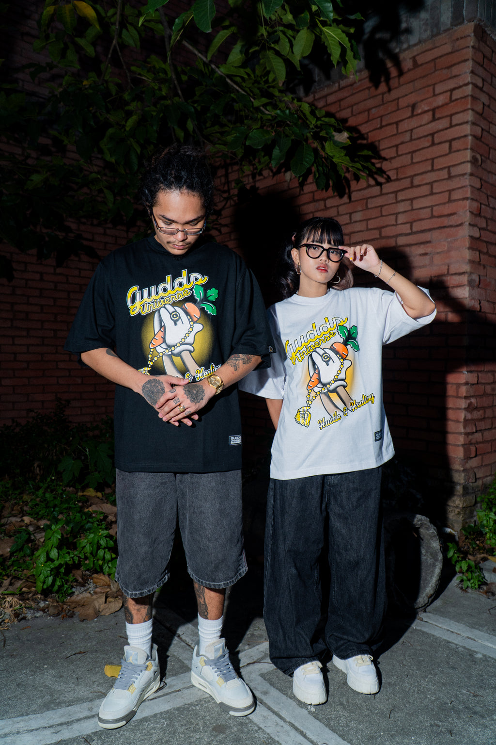 GUDDS UNIVERSE - "CARROT PRAY" - GRAPHIC TEE