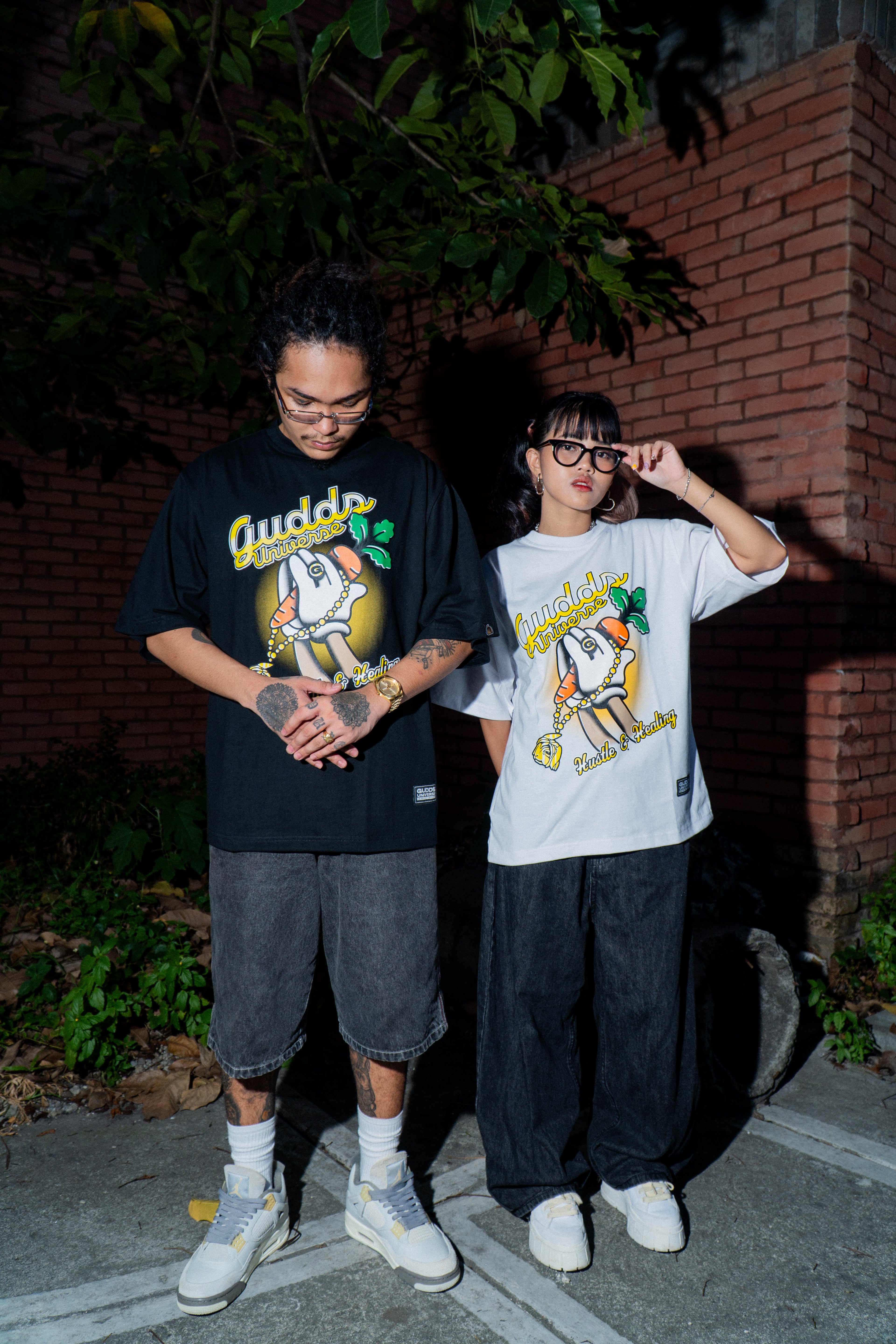 GUDDS UNIVERSE - "CARROT PRAY" - GRAPHIC TEE