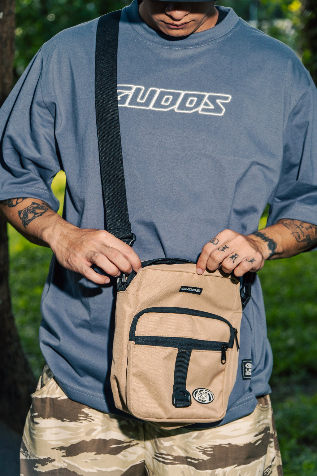 “MULTI POCKET” SLING BAG