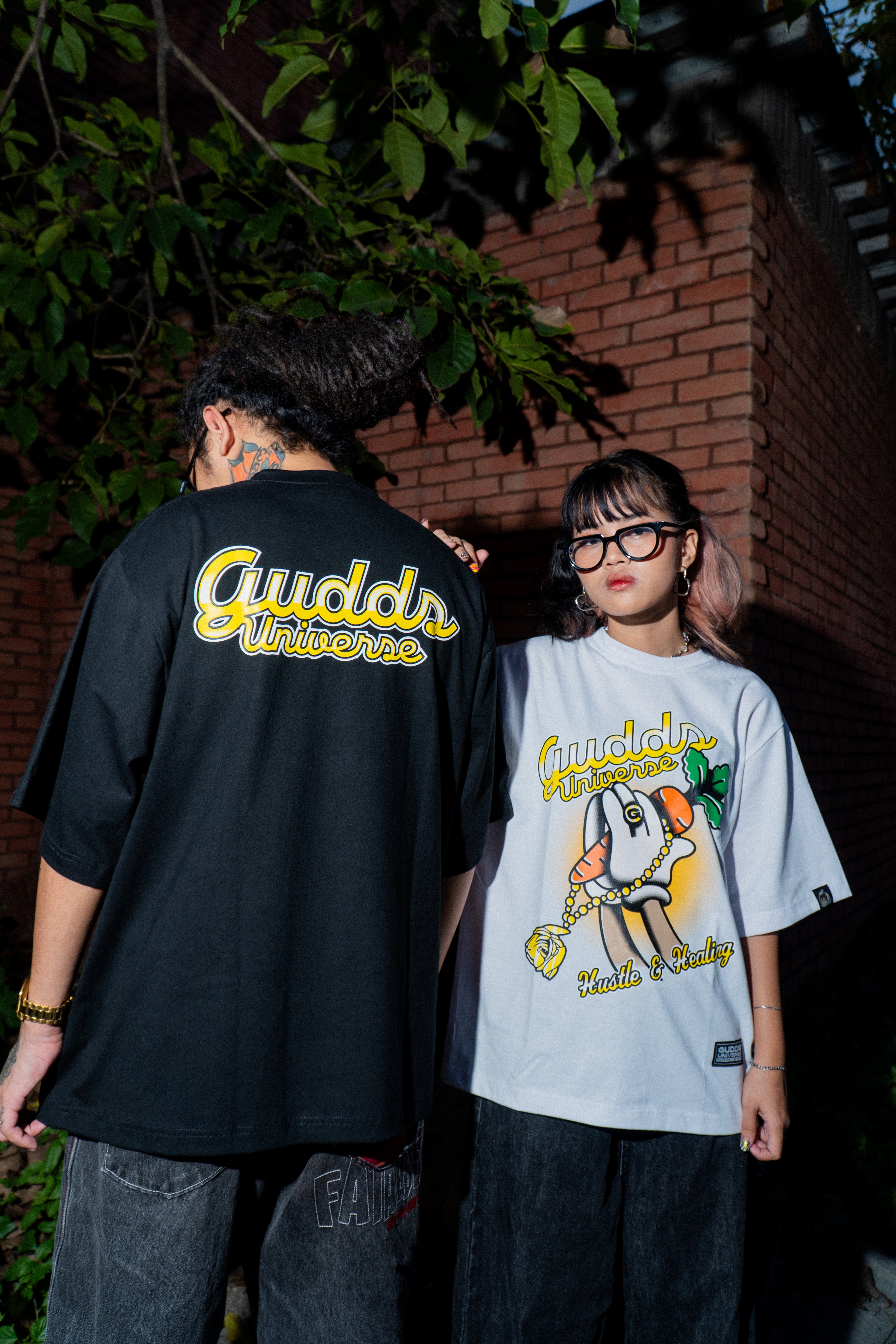 GUDDS UNIVERSE - "CARROT PRAY" - GRAPHIC TEE