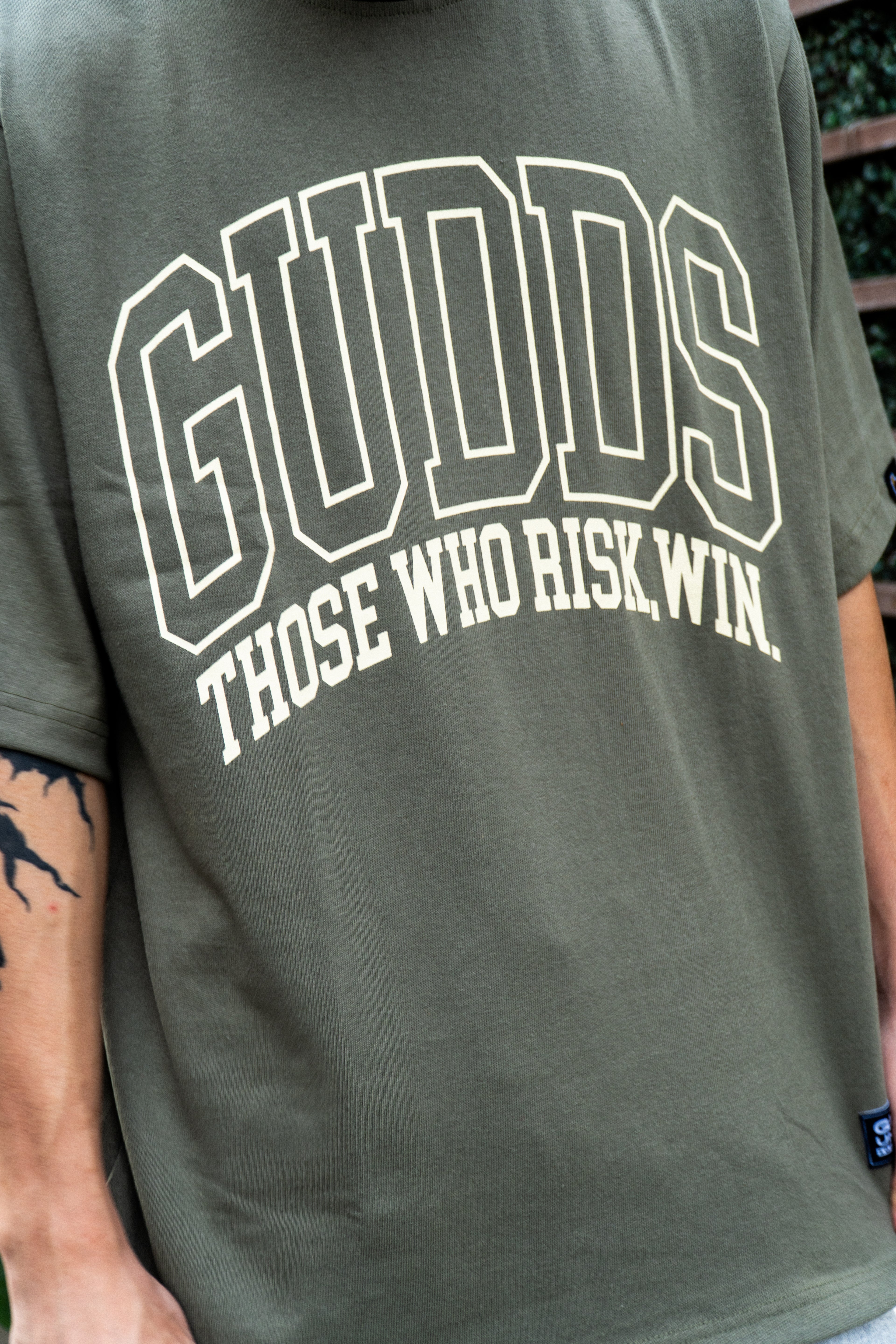 GUDDS UNIVERSE - "RISK & WIN" GRAPHIC TEE