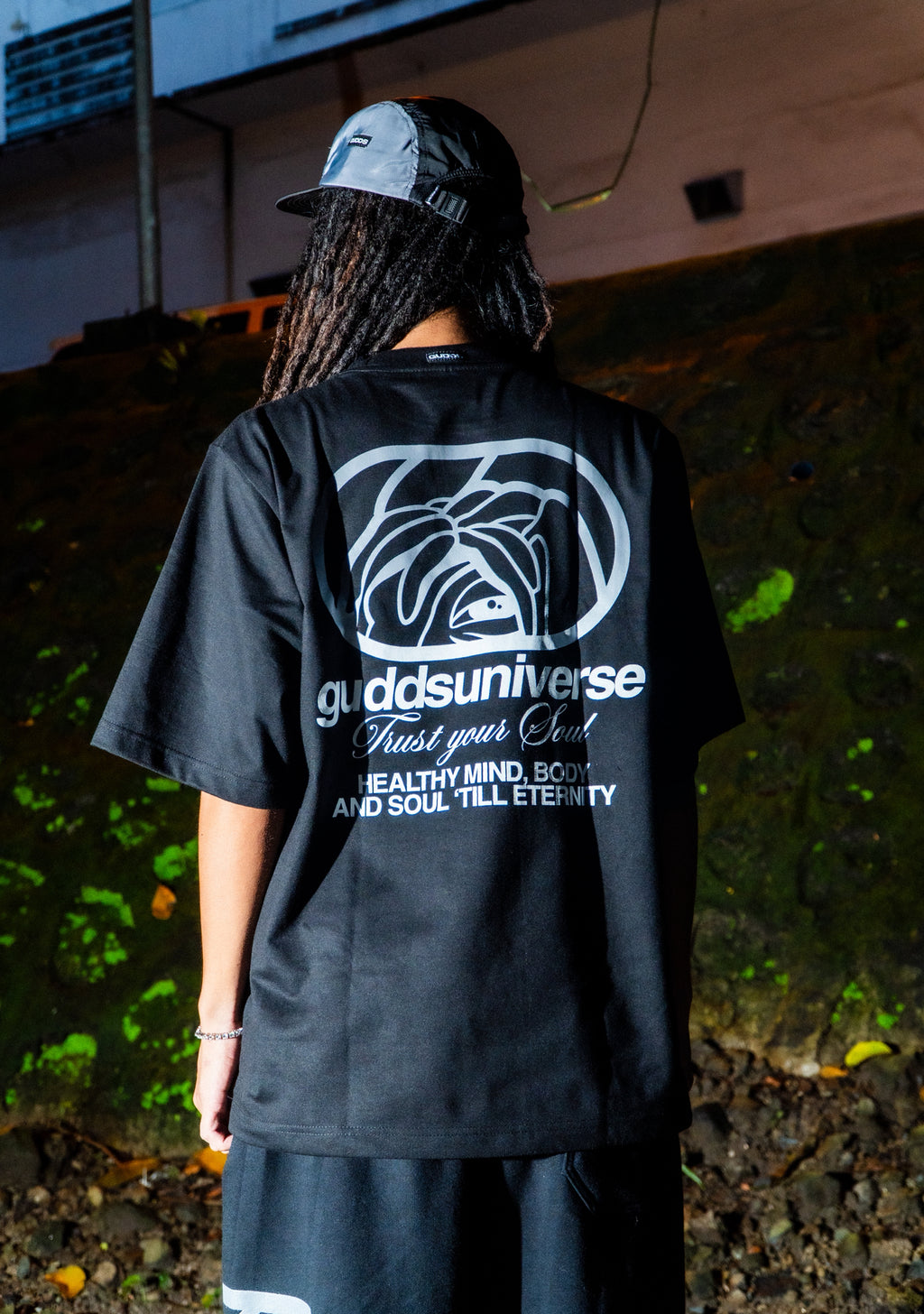 “CAPSULE GRADIENT” GRAPHIC TEE