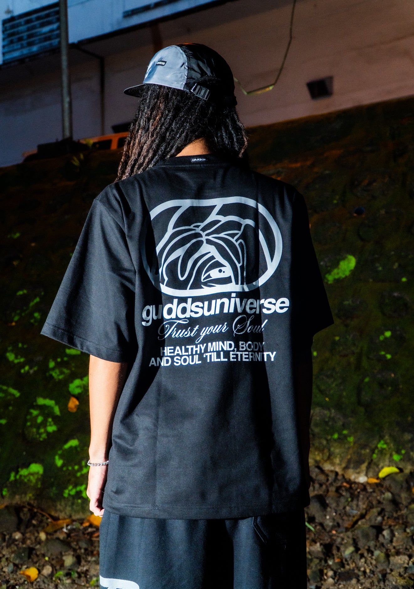 “CAPSULE GRADIENT” GRAPHIC TEE